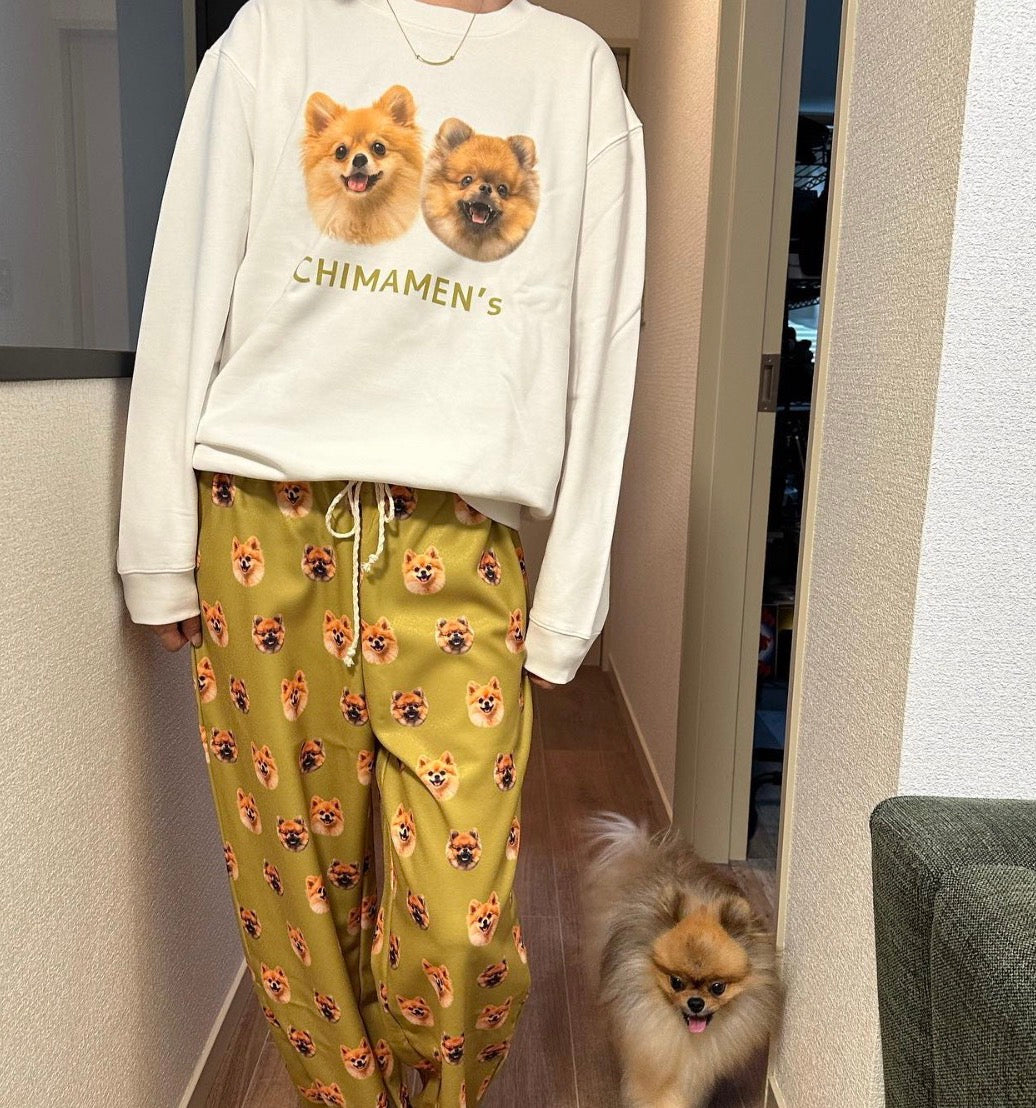 東京の工房の専任デザイナーが写真からデザインしたポメラニアンのちまきくんとめんまくんのパジャマパンツ 旧色マスタードの下地に2匹のお顔
